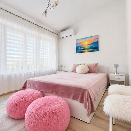 Spacious W/ Space For 6 Guests Апартаменты
