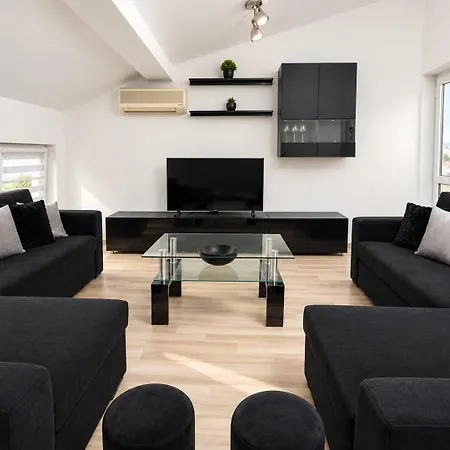 Апартаменты Spacious W/ Space For 6 Guests
