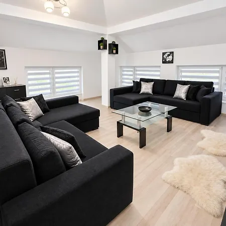 Spacious W/ Space For 6 Guests Апартаменты Варна