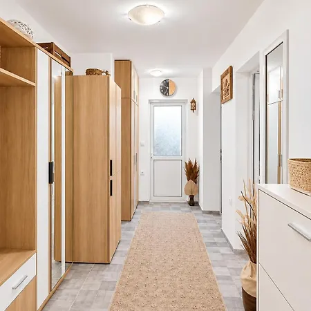 Spacious W/ Space For 6 Guests Апартаменты