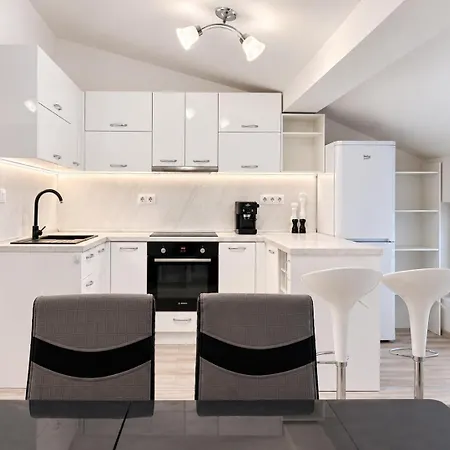 Spacious W/ Space For 6 Guests